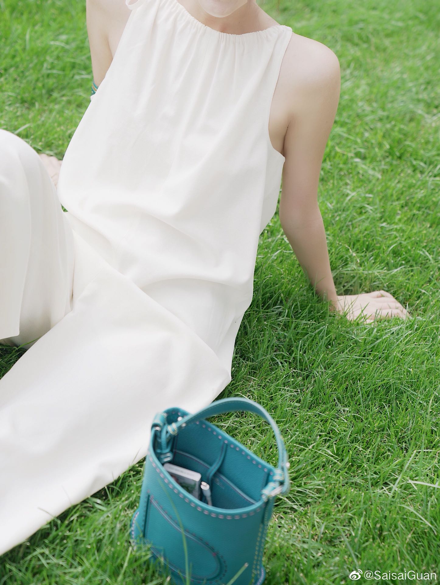 델보 팽 미니 버킷 크로스백